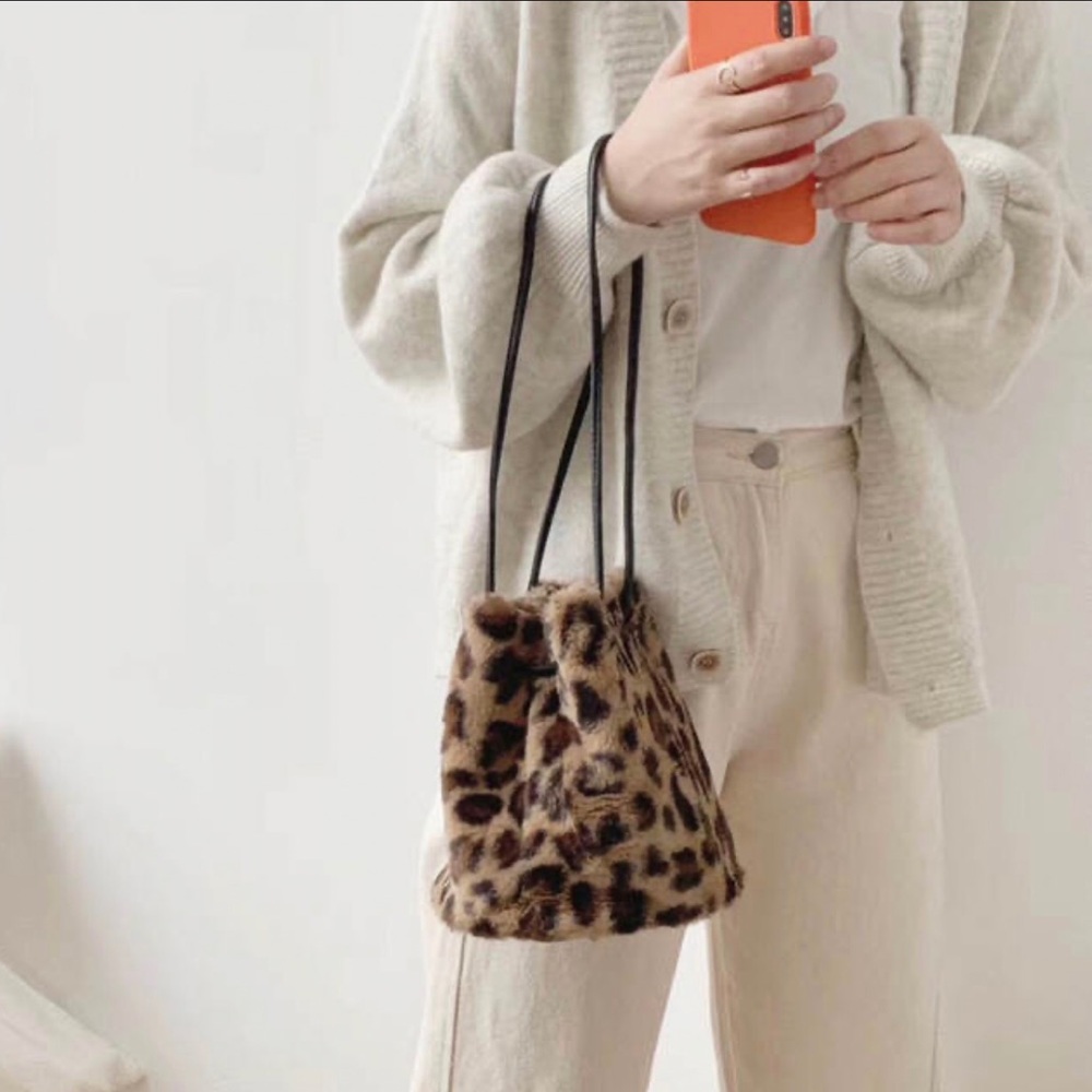 New small faux fur bag leopard round bucket bag
